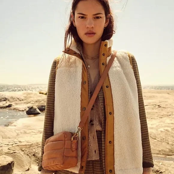 Madewell Puff Transport Camera Bag - Picture 1 of 5